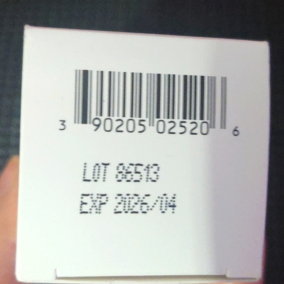 🔥EltaMD UV Clear Tinted Broad-Spectrum SPF 46 1.7 oz EXP 4/2026 NWT - Picture 3 of 3